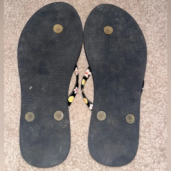 Vera Bradley Black Floral Sandals‎ - Picture 2 of 2